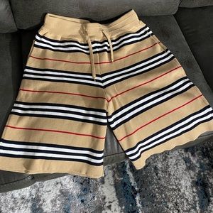 Burberry knitted shorts size large